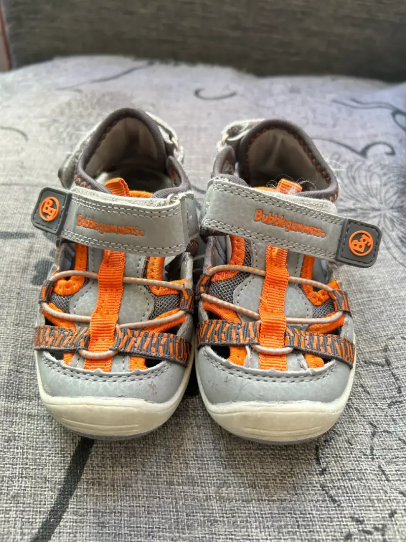 Sandalias para niños Bubblegummers gris y naranja - 1