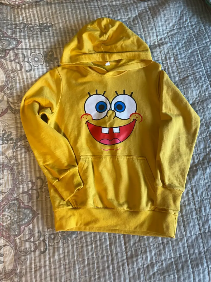 Polerón amarillo con capucha de Bob Esponja