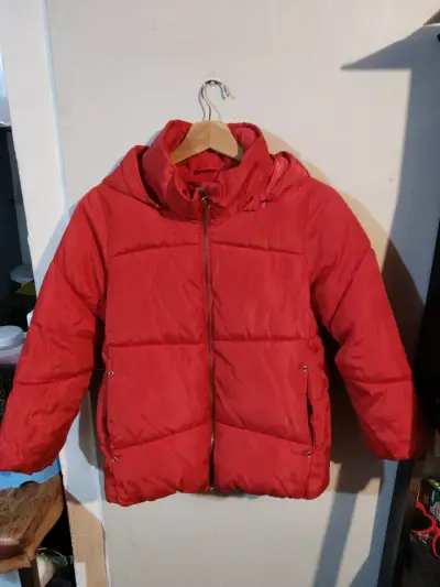 Chaqueta acolchada roja para invierno - miniatura 1