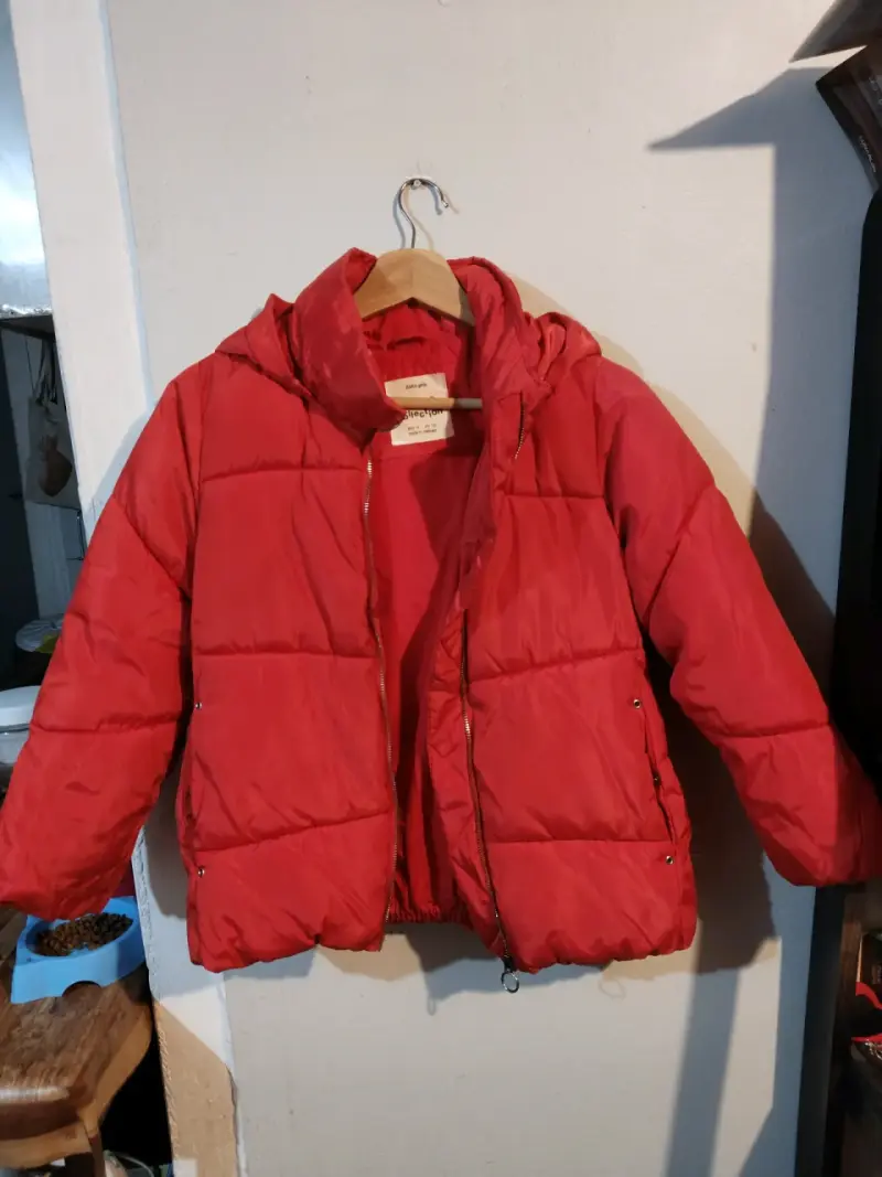 Chaqueta acolchada roja para invierno - 3