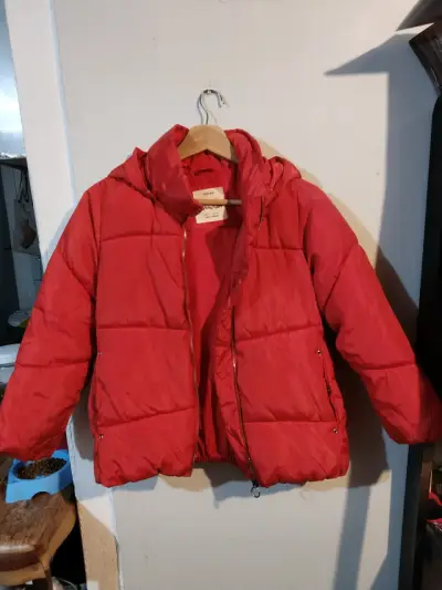 Chaqueta acolchada roja para invierno - miniatura 3