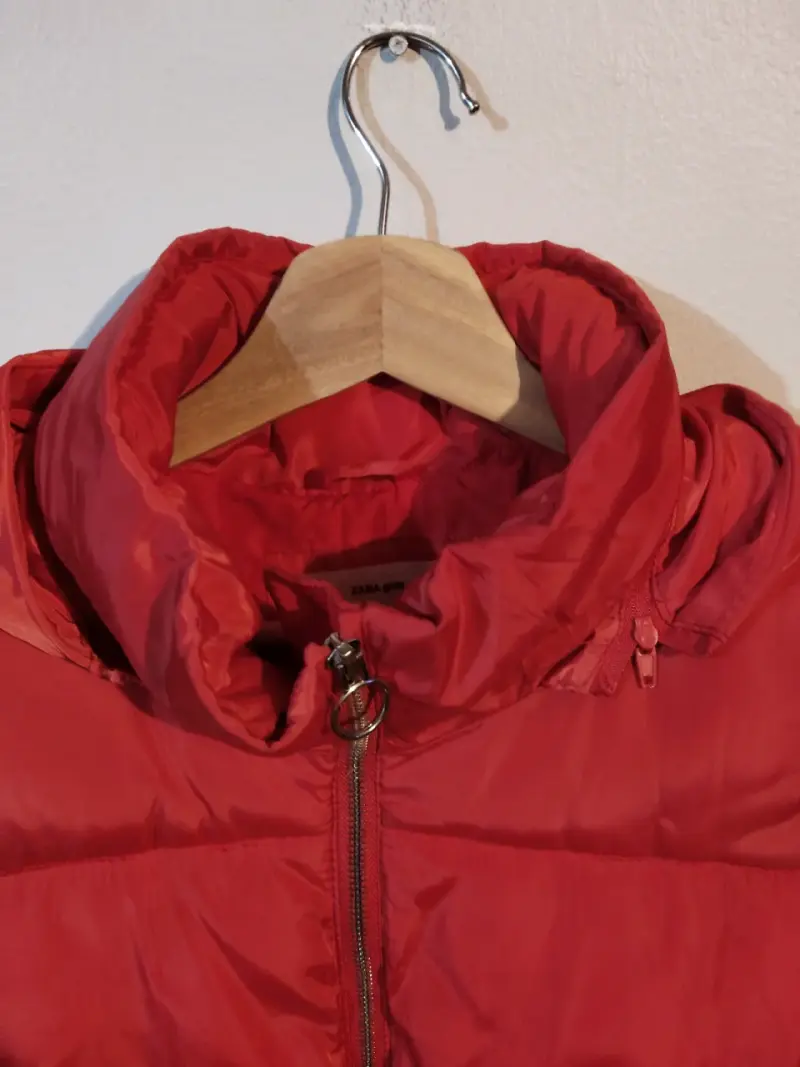 Chaqueta acolchada roja para invierno - 4