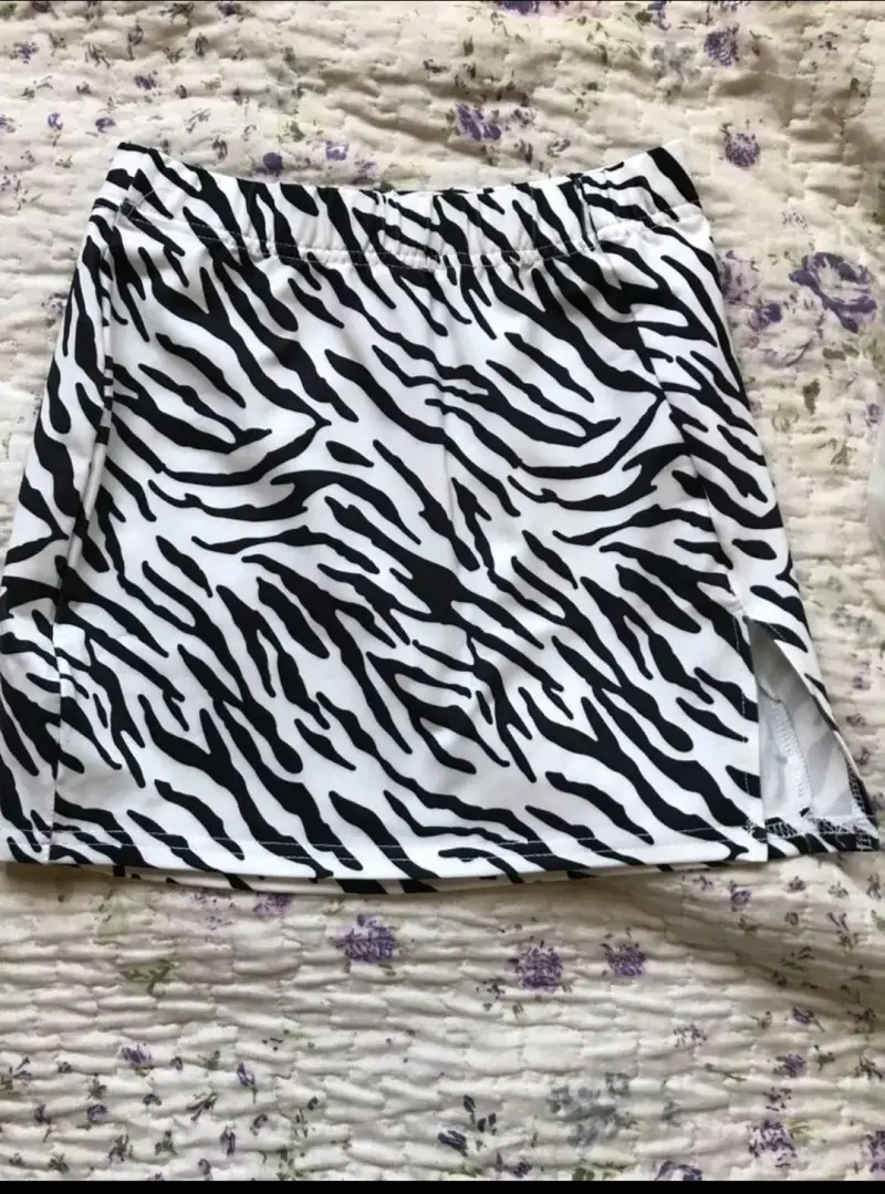 Mini falda estampado animal print blanco y negro - 2