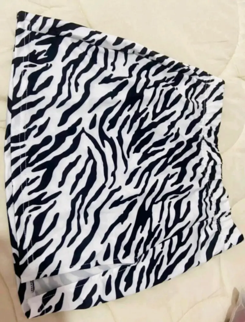 Mini falda estampado animal print blanco y negro - 3