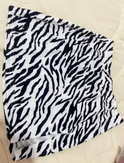 Mini falda estampado animal print blanco y negro - miniatura 3