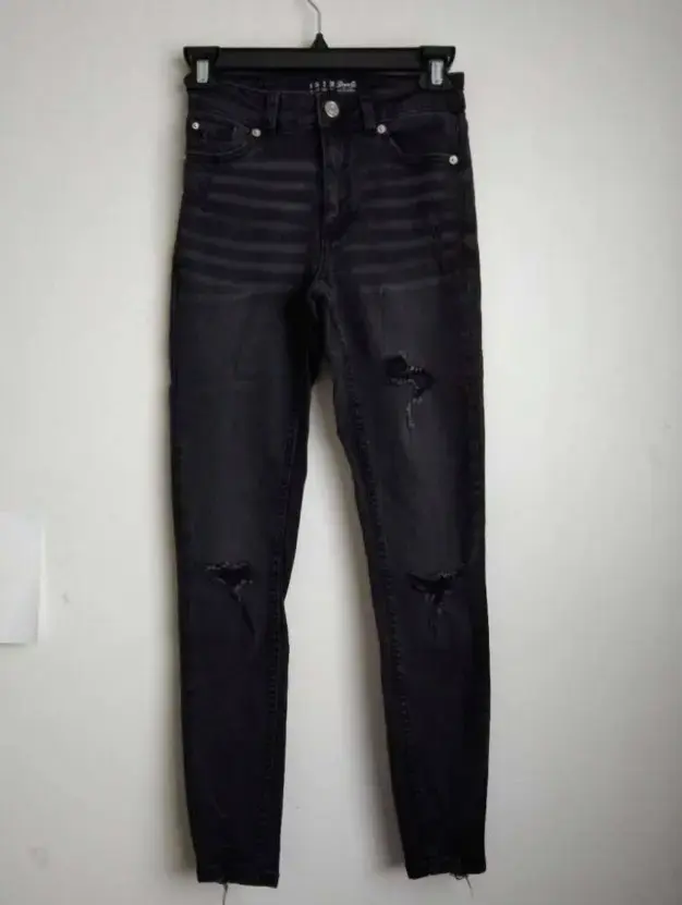 Jeans negros desgastados - 1