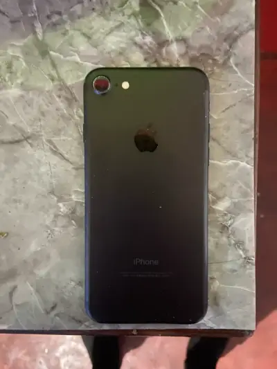iPhone 7 en buen estado con batería al 100% - miniatura 1