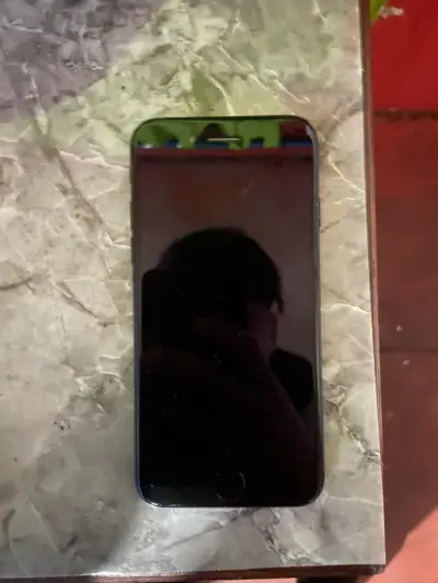 iPhone 7 en buen estado con batería al 100% - miniatura 2