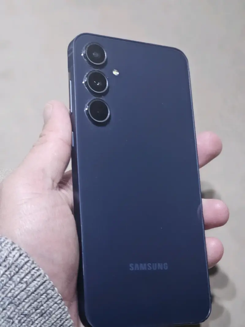 Smartphone Samsung Galaxy A55 en excelente estado - 3