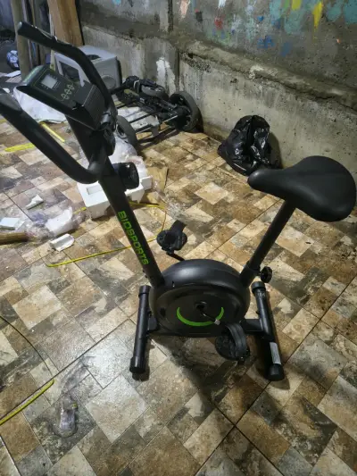 Bicicleta estática Biosports con monitor digital - miniatura 1
