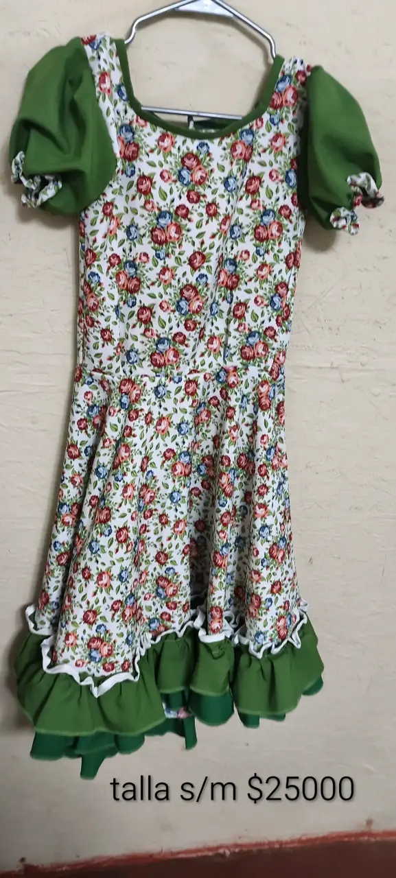 Vestido floral con volantes verdes - 2