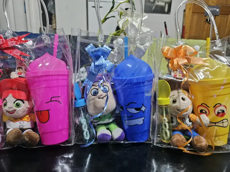 Set de Regalo Infantil con Peluches y Vasos - 2