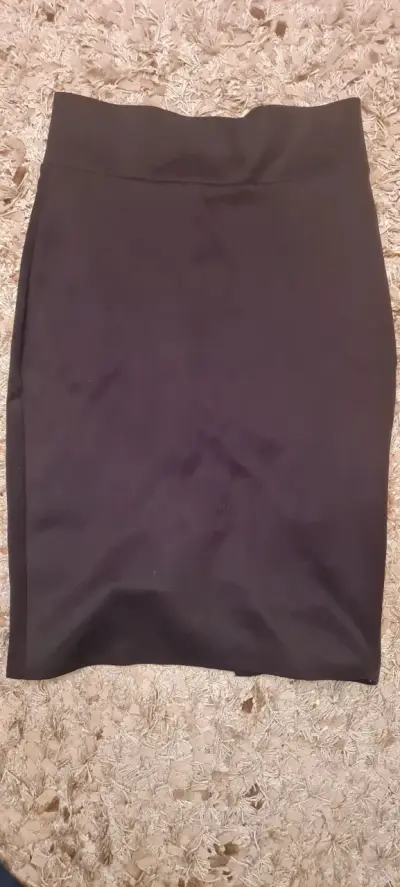 Falda lápiz negra elegante para mujer - miniatura 1