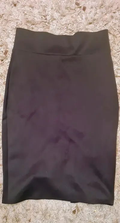 Falda lápiz negra elegante para mujer - miniatura 2