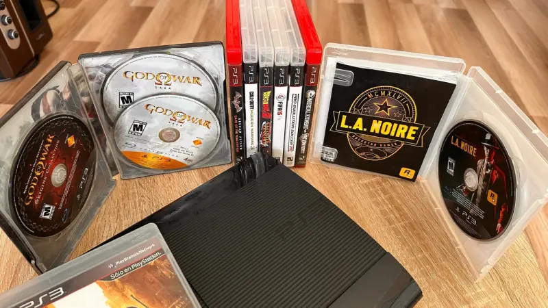 Consola PS3 con juegos y controles - 2