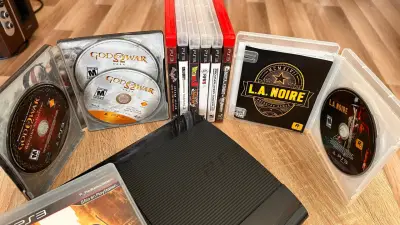 Consola PS3 con juegos y controles - miniatura 2