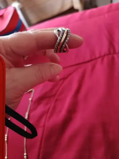 Anillo de plata con diseño de circonitas - miniatura 2