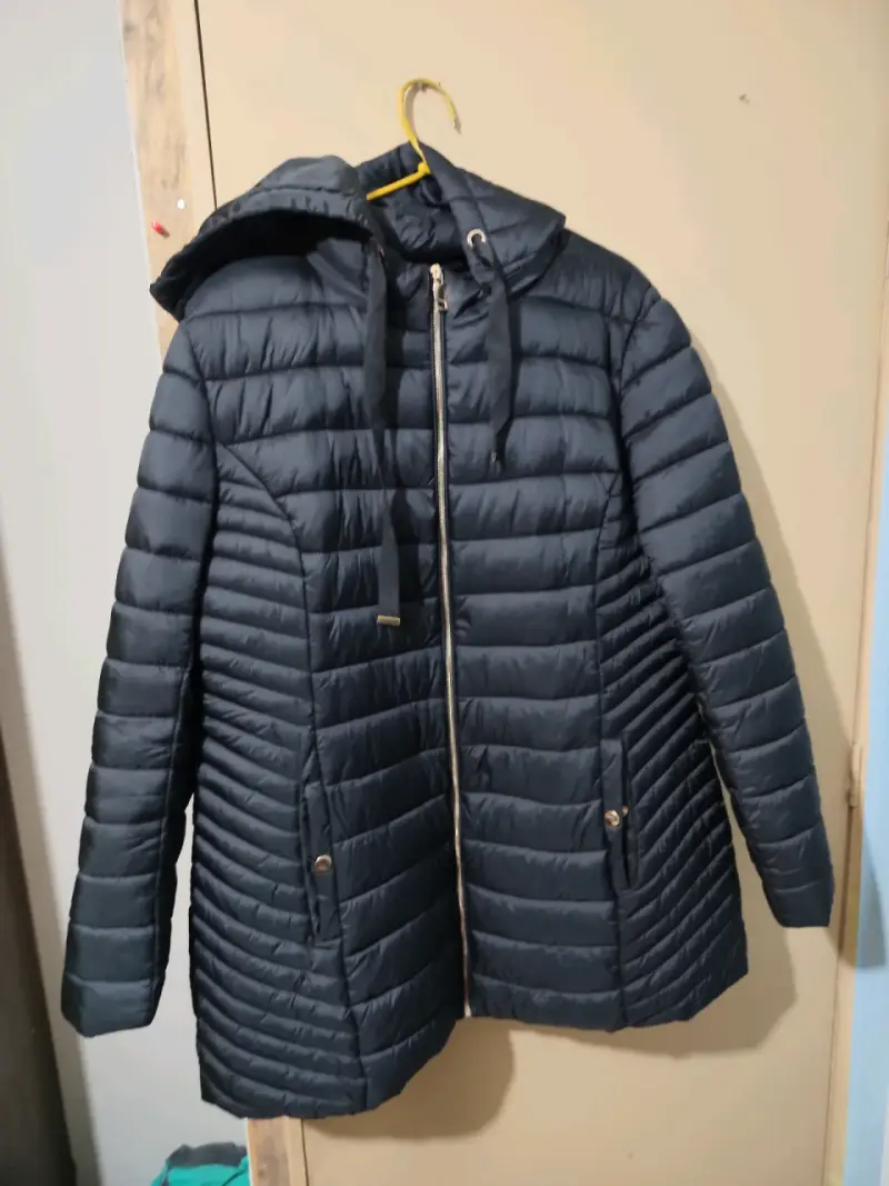 Abrigo acolchado con capucha para mujer - 1