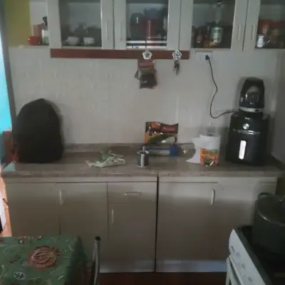 Mueble de cocina con alacena y mesón - miniatura 1