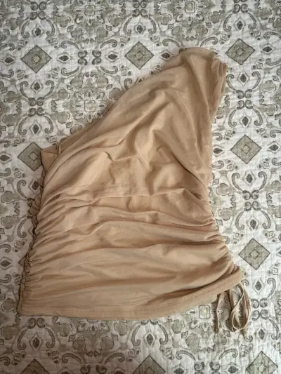 Top Beige Abercrombie & Fitch One Shoulder - miniatura 2