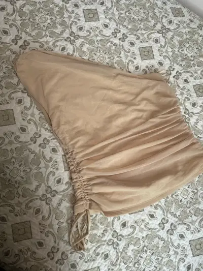 Top Beige Abercrombie & Fitch One Shoulder - miniatura 4