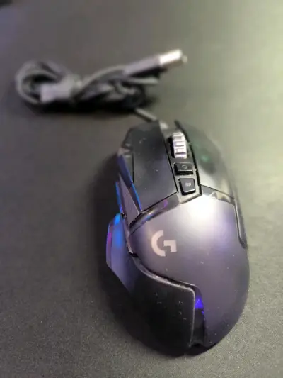 Mouse gamer Logitech G502 con cable - miniatura 1