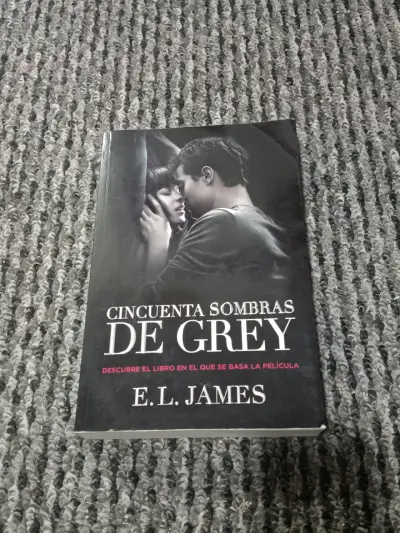 Libro Cincuenta Sombras de Grey por E.L. James - miniatura 1