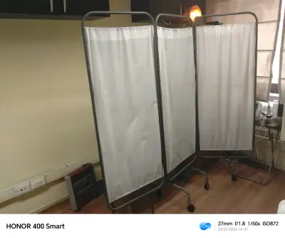 Biombo separador de ambiente plegable con ruedas - miniatura 1