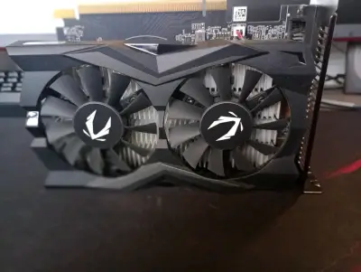 Tarjeta gráfica Zotac GeForce GTX con doble ventilador - miniatura 2