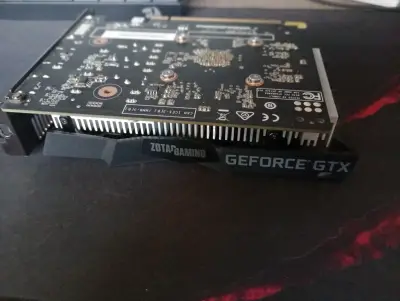 Tarjeta gráfica Zotac GeForce GTX con doble ventilador - miniatura 4