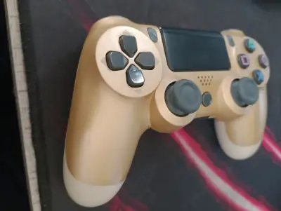 Control inalámbrico dorado para PS4 generico - miniatura 5