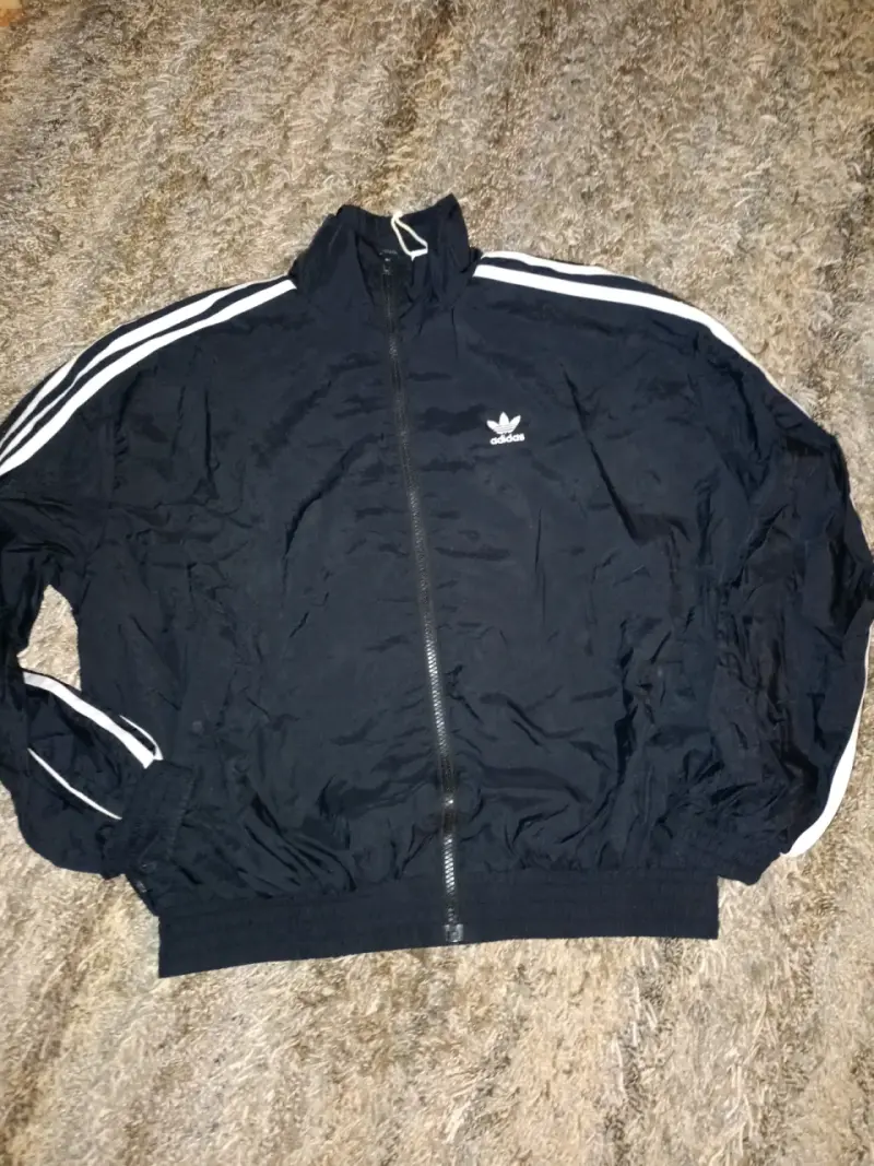 Chaqueta deportiva negra Adidas con rayas blancas - 1