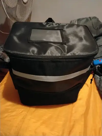 Mochila térmica negra para delivery - miniatura 5