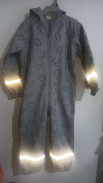 Enterito impermeable infantil con nubes - miniatura 1