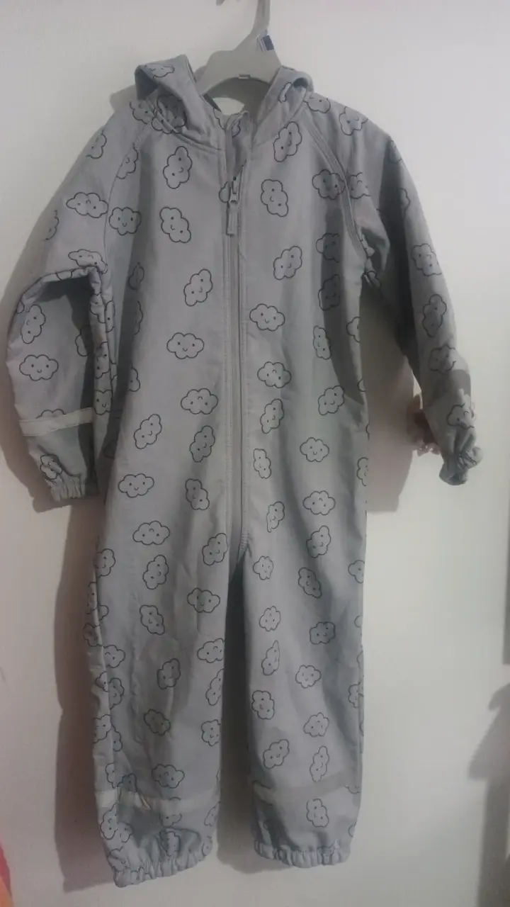 Enterito impermeable infantil con nubes - 2