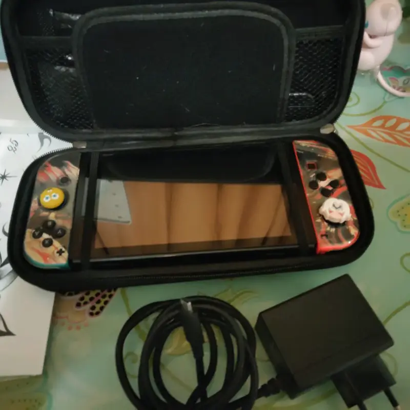 Nintendo Swich con funda y cargador - 1
