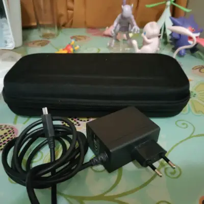 Nintendo Swich  con funda y cargador - miniatura 4