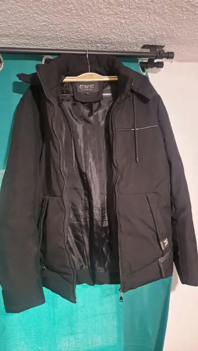 Chaqueta negra C'N'C con capucha - miniatura 1