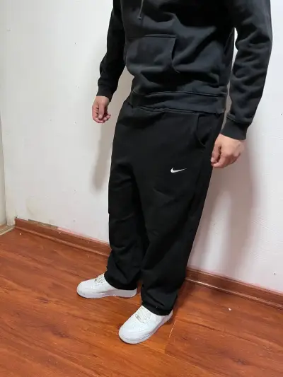 Pantalones deportivos negros Nike para hombre - miniatura 3