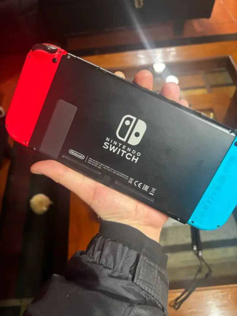 Nintendo Switch V2- Con Caja y Accesorios Original - 4