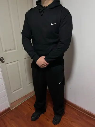 Conjunto deportivo negro Nike para hombre - miniatura 1