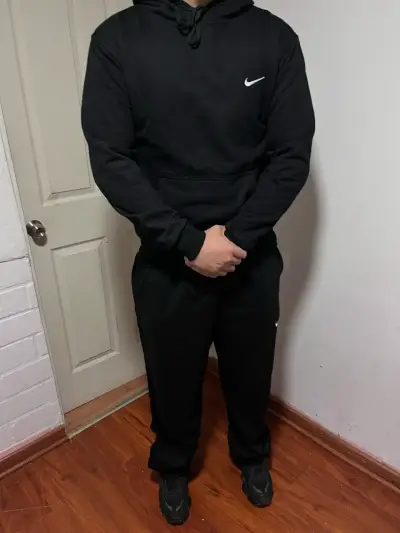 Conjunto deportivo negro Nike para hombre - miniatura 2