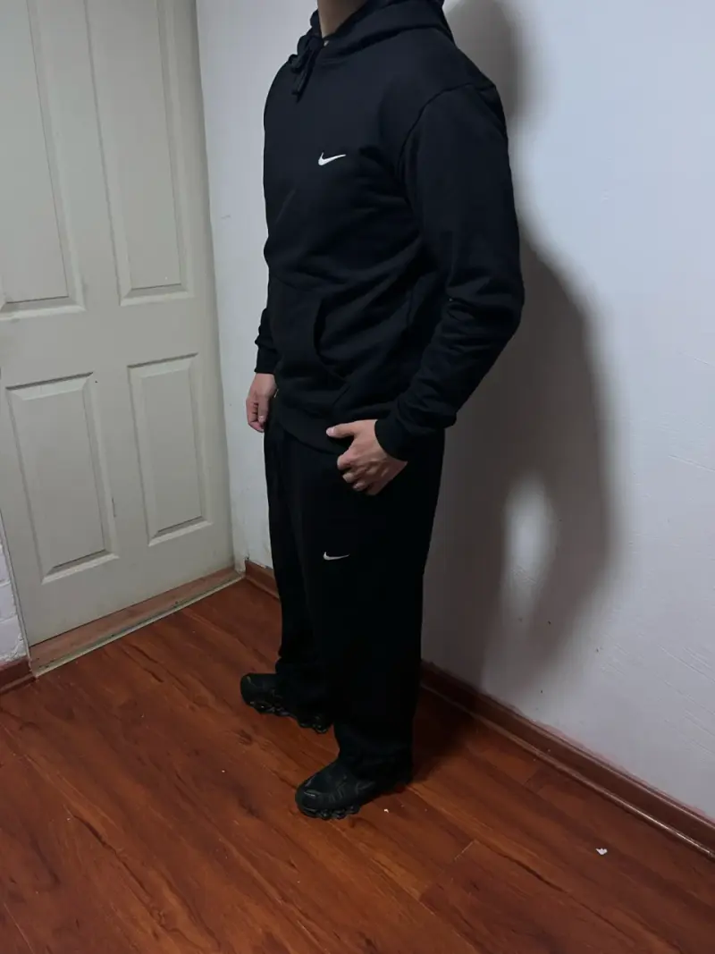 Conjunto deportivo negro Nike para hombre - 5