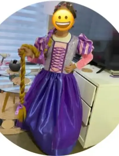Disfraz de princesa infantil morado con trenza - miniatura 2