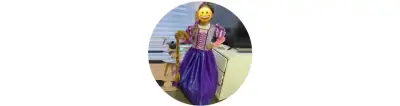 Disfraz de princesa infantil morado con trenza - miniatura 3
