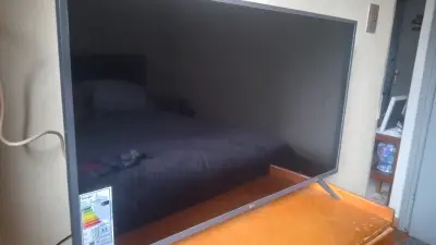 Televisor LG Smart TV 43 pulgadas - miniatura 3