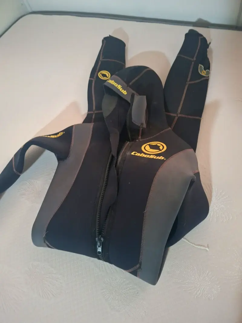 Traje de buceo CaboSub con capucha