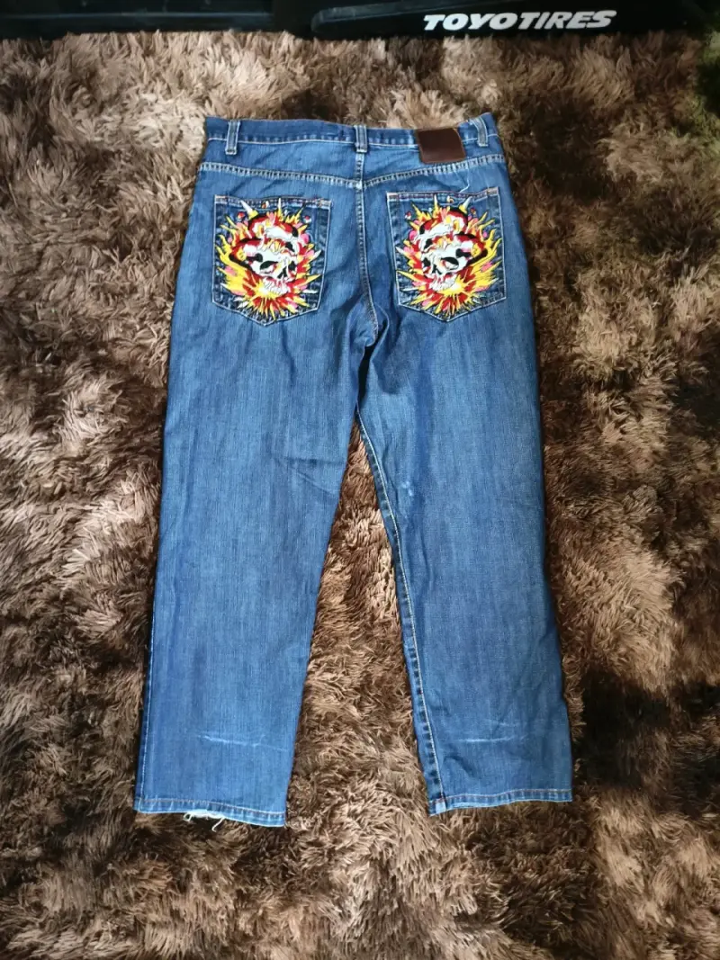 Jeans Ed Hardy con diseño de calaveras - 1