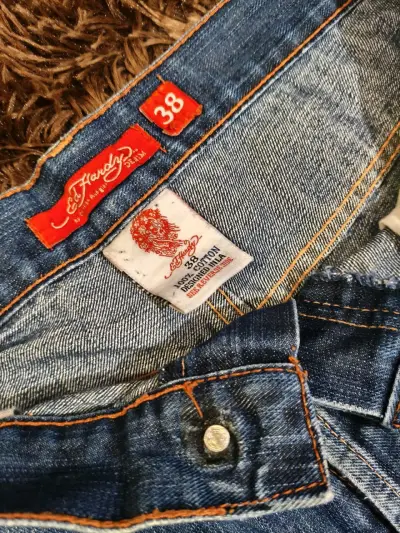 Jeans Ed Hardy con diseño de calaveras - miniatura 3