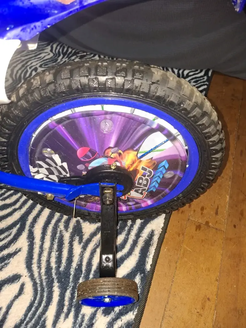 Bicicleta infantil con ruedas de entrenamiento - 1